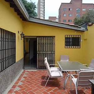 Yellow House Hostel Medellin