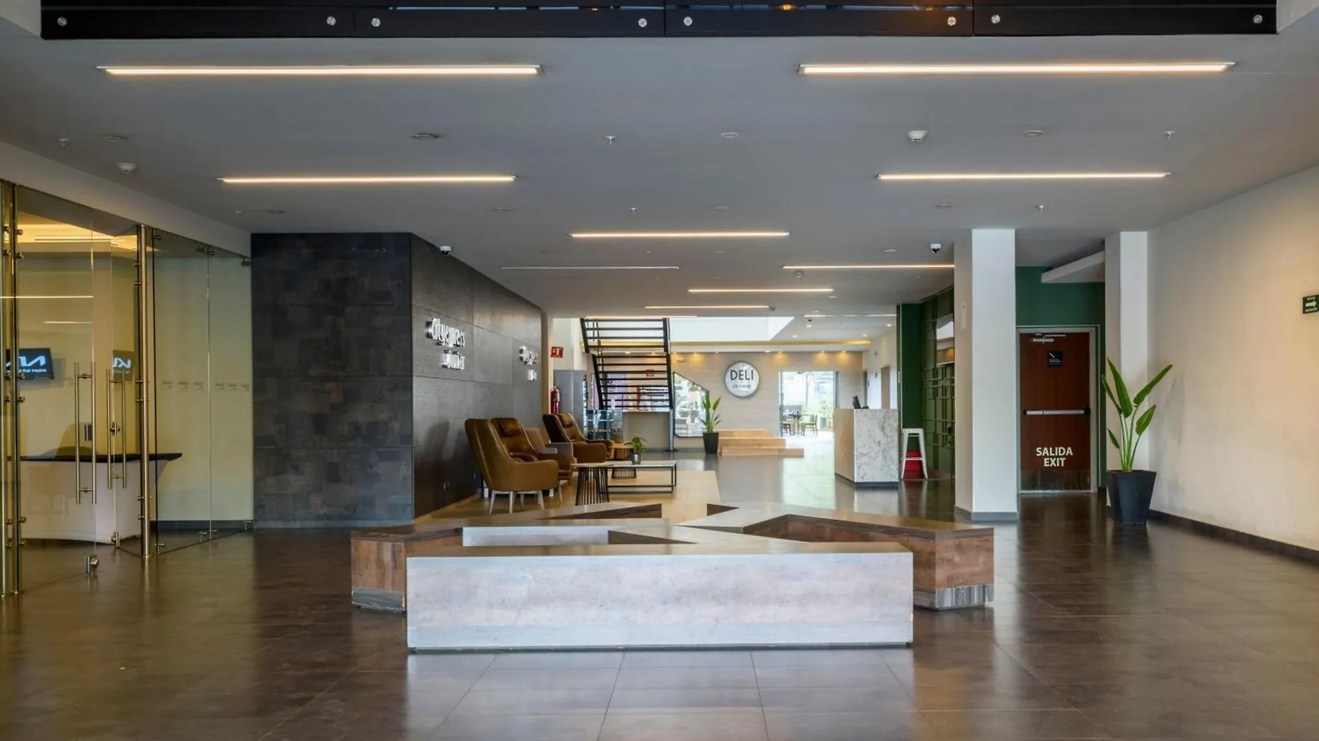 City Plus Bogota Aeropuerto 4*,
